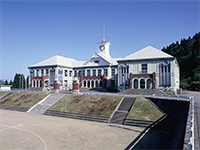 小矢部市教育センター(旧岩尾滝小学校)